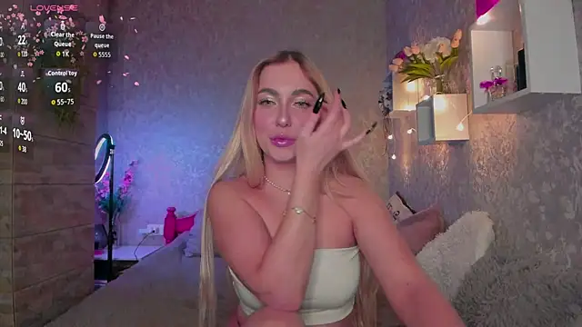 Snapshot of Mika_Rayy chatting on 11/25/25, 08:20 Mika Rayy online show from 11/25/25, 08:20