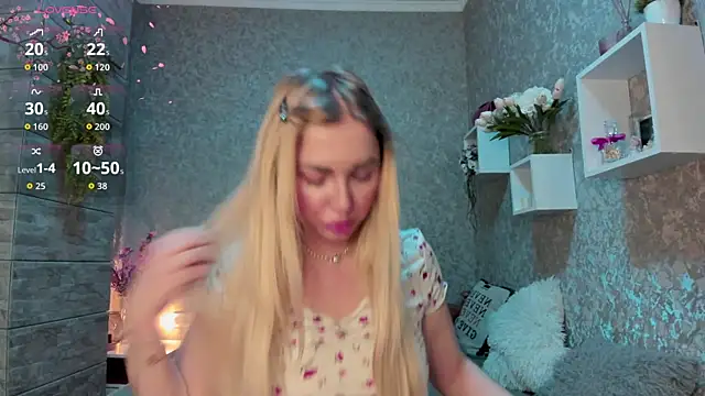 Snapshot of Mika_Rayy chatting on 10/25/25, 01:27 Mika Rayy online show from 10/25/25, 01:27