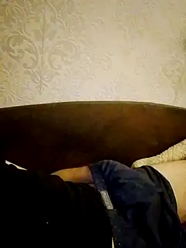 Snapshot of Lukas2204 chatting on 11/10/25, 11:10 Lukas2204 online show from 11/10/25, 11:10