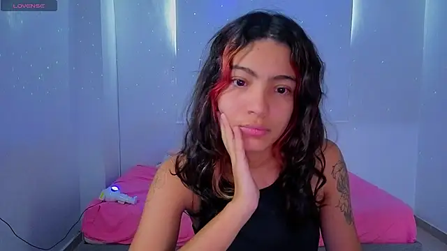 Snapshot of Lovelyamyy chatting on 12/15/25, 07:52 Lovelyamyy online show from 12/15/25, 07:52