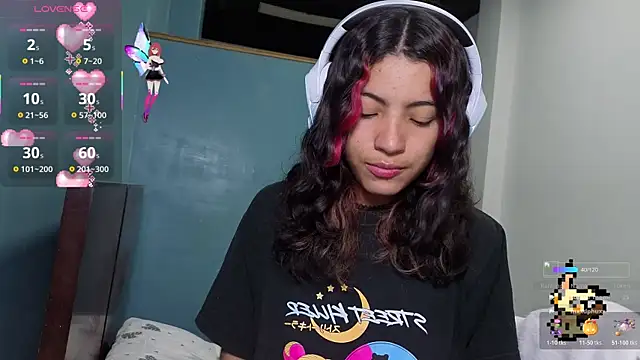 Snapshot of Lovelyamyy chatting on 10/20/25, 04:18 Lovelyamyy online show from 10/20/25, 04:18