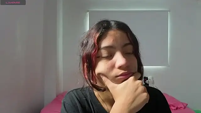 Snapshot of Lovelyamyy chatting on 11/24/25, 12:49 Lovelyamyy online show from 11/24/25, 12:49