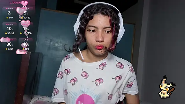 Snapshot of Lovelyamyy chatting on 11/05/25, 12:30 Lovelyamyy online show from 11/05/25, 12:30