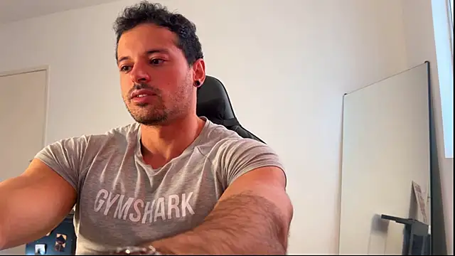 Snapshot of Lucasfit24 chatting on 06/21/26, 03:07 Lucasfit24 online show from 06/21/26, 03:07