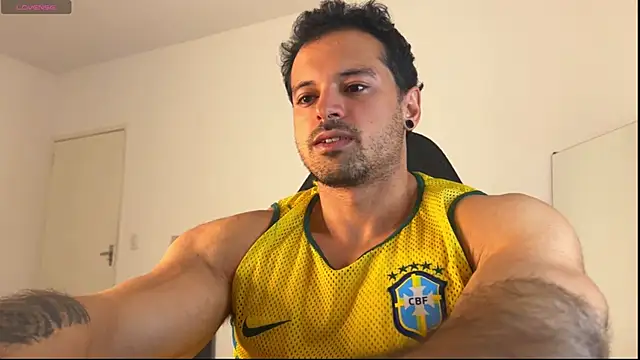 Snapshot of Lucasfit24 chatting on 06/20/26, 01:54 Lucasfit24 online show from 06/20/26, 01:54