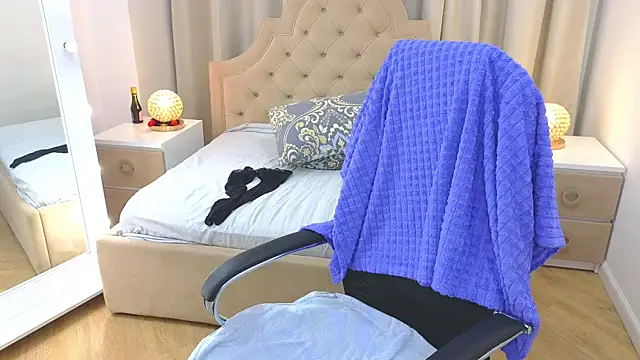 M I A M I A online show from 01/18/26, 12:30