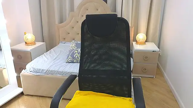 M I A M I A online show from 12/01/25, 11:55