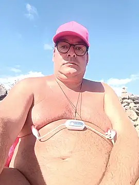 Snapshot of MountJohnXL chatting on 11/11/25, 02:23 MountJohnXL online show from 11/11/25, 02:23