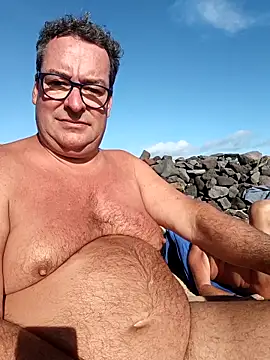 Snapshot of MountJohnXL chatting on 12/17/25, 03:28 MountJohnXL online show from 12/17/25, 03:28