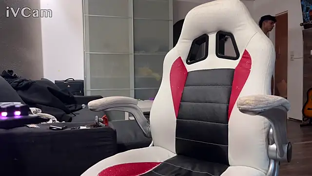 Snapshot of TyroneeDE chatting on 10/05/25, 05:31 TyroneeDE online show from 10/05/25, 05:31