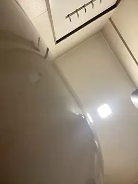 Snapshot of cute_modell chatting on 10/14/25, 04:13 cute modell online show from 10/14/25, 04:13