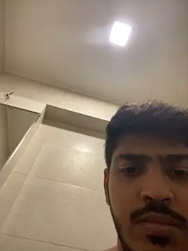 Snapshot of cute_modell chatting on 10/17/25, 04:42 cute modell online show from 10/17/25, 04:42