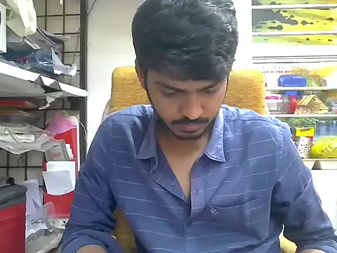 cute modell online show from 11/10/25, 11:59