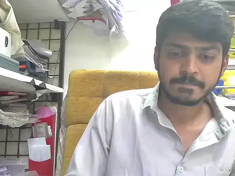 cute modell online show from 12/17/25, 12:10