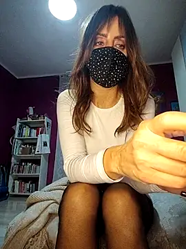 Akemi rossi online show from 11/18/25, 05:49