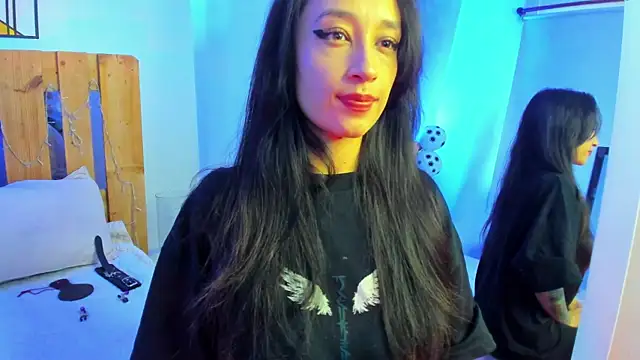 Snapshot of coral_jonesss chatting on 07/07/26, 02:53 coral jonesss online show from 07/07/26, 02:53