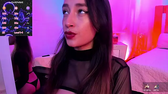 Snapshot of coral_jonesss chatting on 11/12/25, 04:11 coral jonesss online show from 11/12/25, 04:11