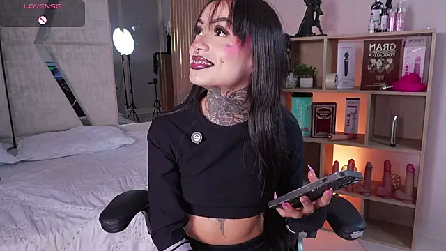 CleeoAdams  online show from 02/11/26, 05:29