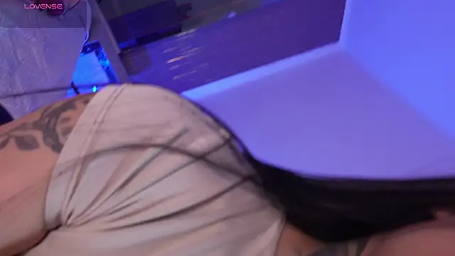 CleeoAdams  online show from 04/19/26, 05:19