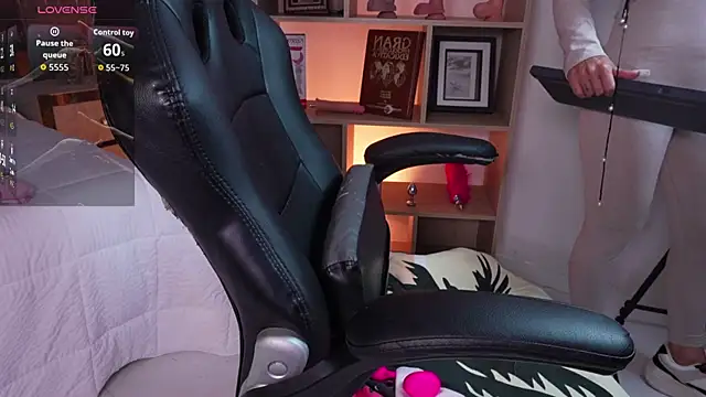 CleeoAdams  online show from 03/29/26, 05:20