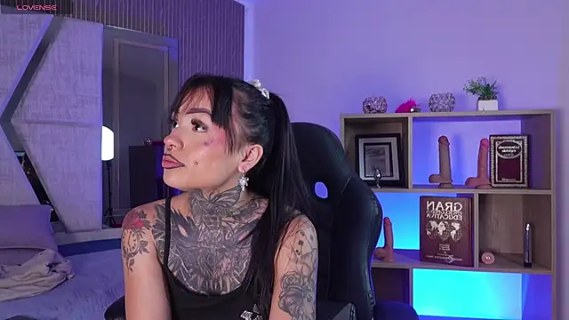 CleeoAdams  online show from 04/14/26, 05:23