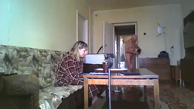 Snapshot of LoverCoupxl chatting on 09/27/25, 07:36 LoverCoupxl online show from 09/27/25, 07:36