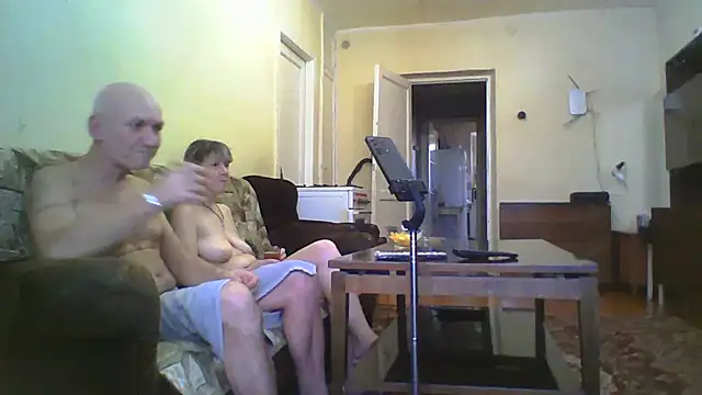 Snapshot of LoverCoupxl chatting on 10/04/25, 12:07 LoverCoupxl online show from 10/04/25, 12:07