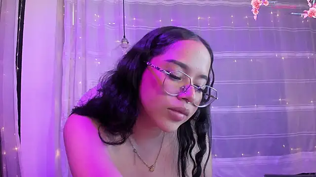 Renaxi Smith online show from 03/17/25, 10:51