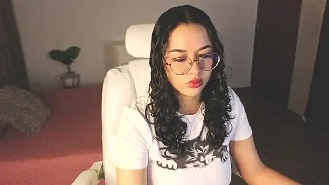 Snapshot of Renaxi_Smith chatting on 03/25/26, 07:46 Renaxi Smith online show from 03/25/26, 07:46