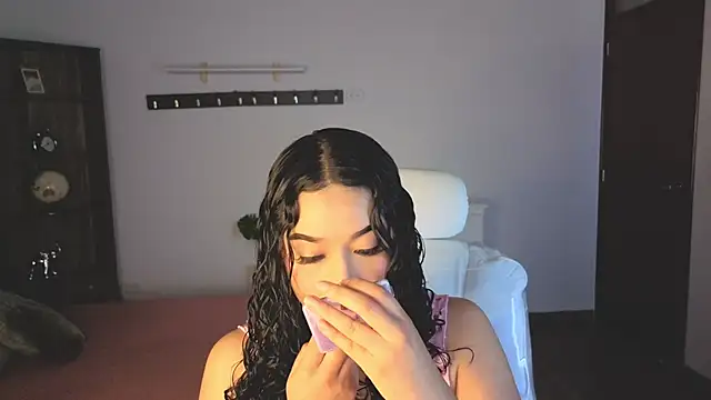 Renaxi Smith online show from 04/23/26, 07:37