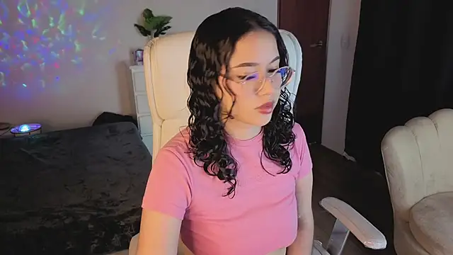 Renaxi Smith online show from 09/18/25, 07:50