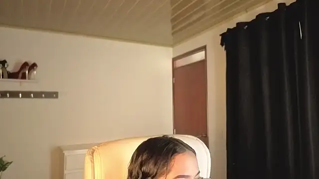 Renaxi Smith online show from 12/01/25, 07:48