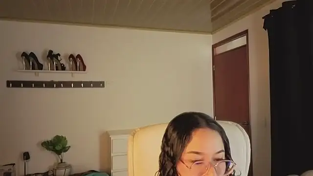 Renaxi Smith online show from 12/02/25, 07:59