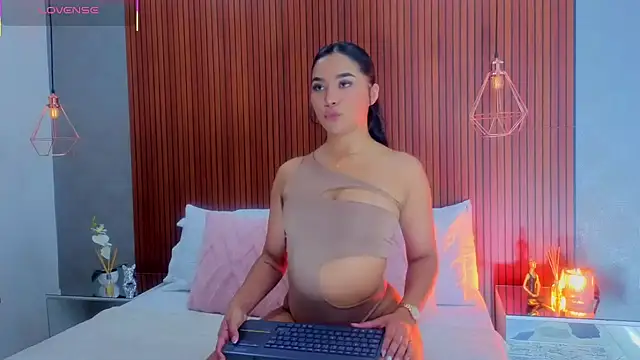 CharlotteGraay online show from 04/22/26, 07:42