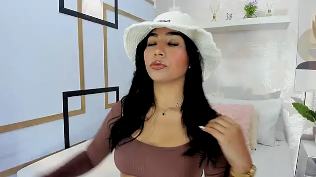 CharlotteGraay online show from 10/21/25, 07:46