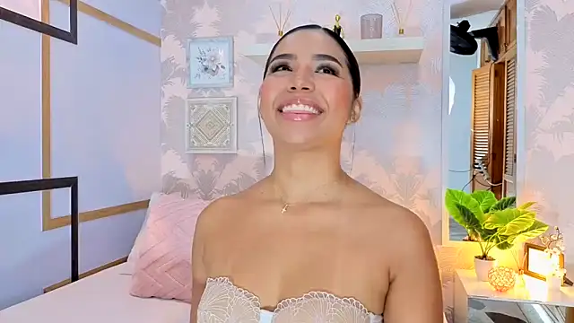 CharlotteGraay online show from 11/18/25, 07:50