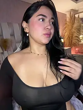 Snapshot of Sara__collins__ chatting on 12/17/25, 12:10 Sara collins online show from 12/17/25, 12:10