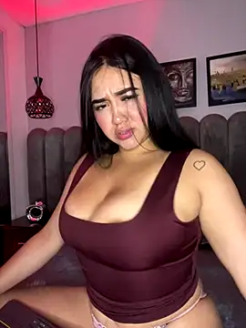 Snapshot of Sara__collins__ chatting on 11/19/25, 12:05 Sara collins online show from 11/19/25, 12:05