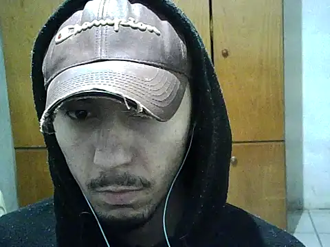 Snapshot of michel1520 chatting on 10/31/25, 01:08 michel1520 online show from 10/31/25, 01:08