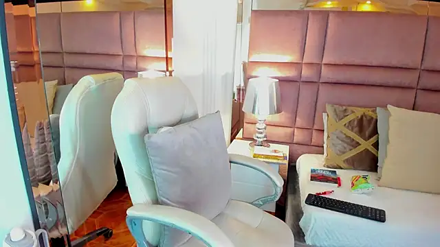 LuciaWallace online show from 10/03/25, 02:04