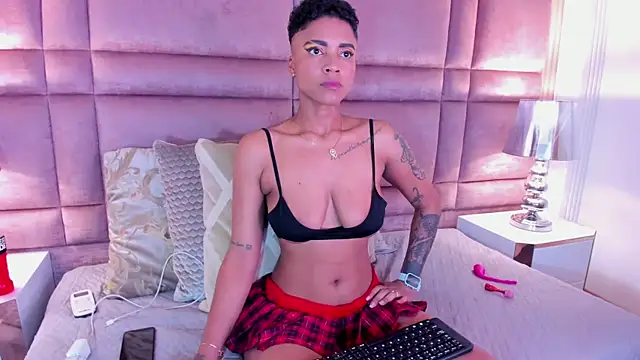 LuciaWallace online show from 02/14/25, 05:30