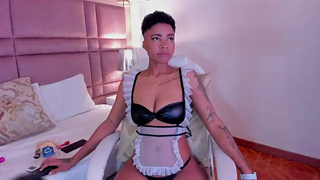 LuciaWallace online show from 03/06/25, 11:31