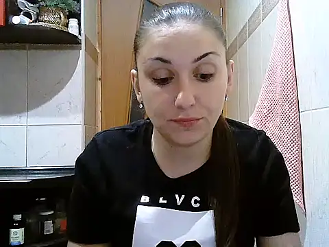 Snapshot of Yuliia30 chatting on 09/26/25, 05:42 Yuliia30 online show from 09/26/25, 05:42
