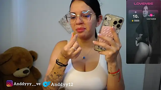 Snapshot of Anddyy__ chatting on 06/11/26, 01:52 Anddyy online show from 06/11/26, 01:52