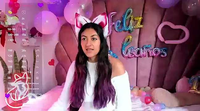 Snapshot of sweetfoxy_17 chatting on 02/18/25, 03:52 sweetfoxy 17 online show from 02/18/25, 03:52