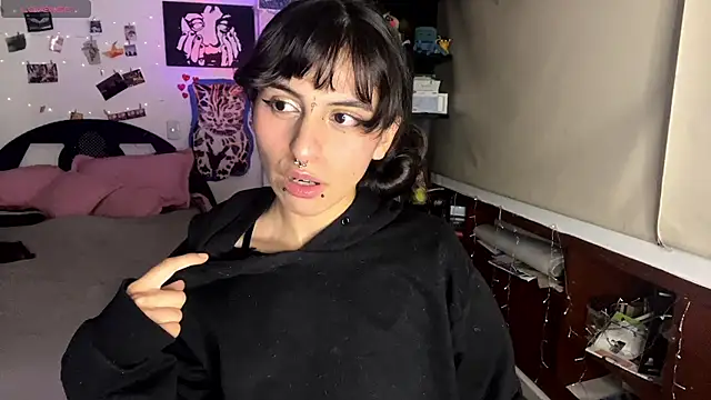 Snapshot of B0nnie_H0ney chatting on 02/21/25, 11:43 B0nnie H0ney online show from 02/21/25, 11:43