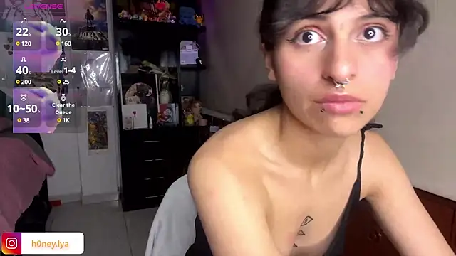 Snapshot of B0nnie_H0ney chatting on 03/18/25, 01:35 B0nnie H0ney online show from 03/18/25, 01:35