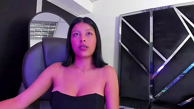 Snapshot of Salmaportman69 chatting on 10/20/25, 03:19 Salmaportman69 online show from 10/20/25, 03:19