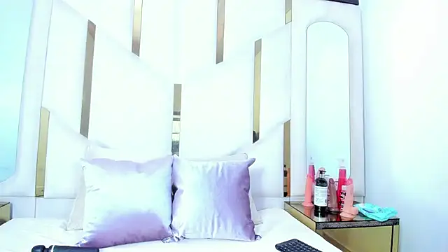 Salmaportman69 online show from 01/08/26, 03:51