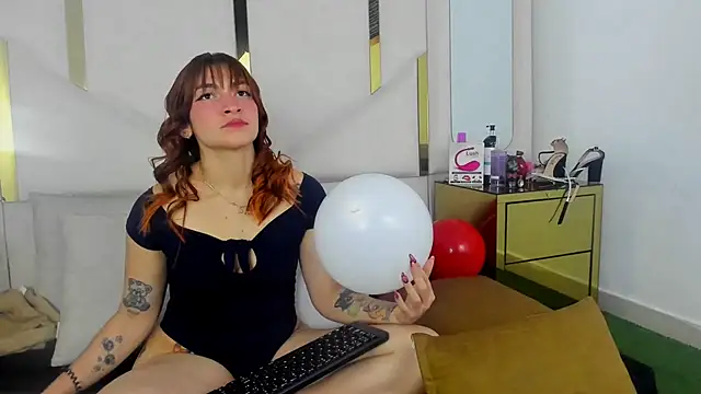 Snapshot of Salmaportman69 chatting on 02/19/25, 05:27 Salmaportman69 online show from 02/19/25, 05:27